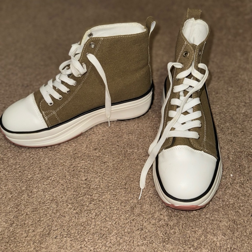 High-Top Sneakers with White and Tan Design - Picture 3 of 5